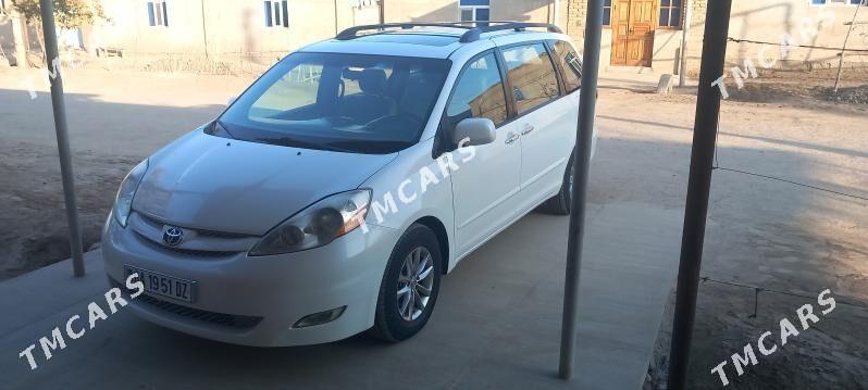 Toyota Sienna 2008 - 220 000 TMT - Гурбансолтан Едже - img 2