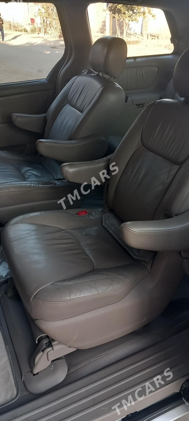 Toyota Sienna 2008 - 220 000 TMT - Гурбансолтан Едже - img 7