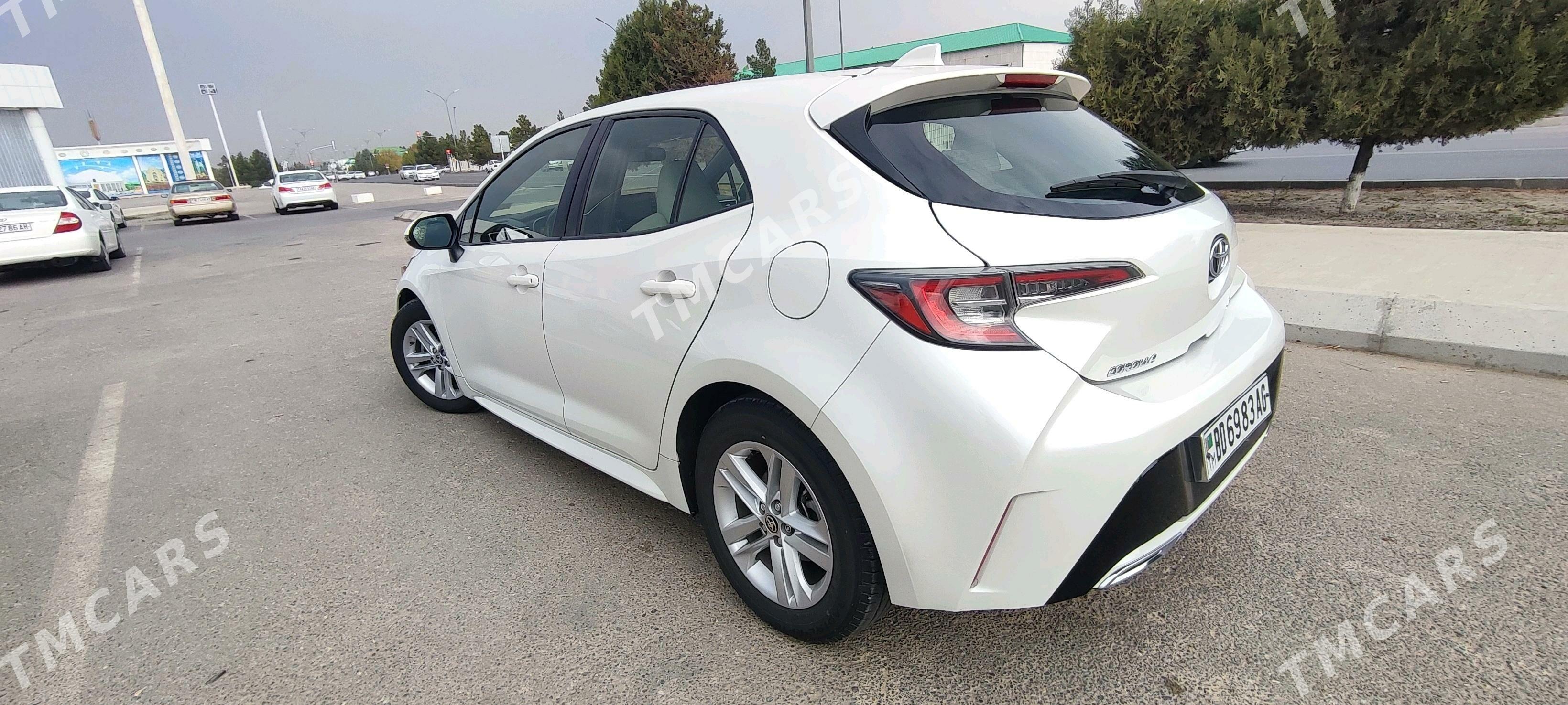 Toyota Corolla Hatchback 2018 - 200 000 TMT - Кëши - img 2