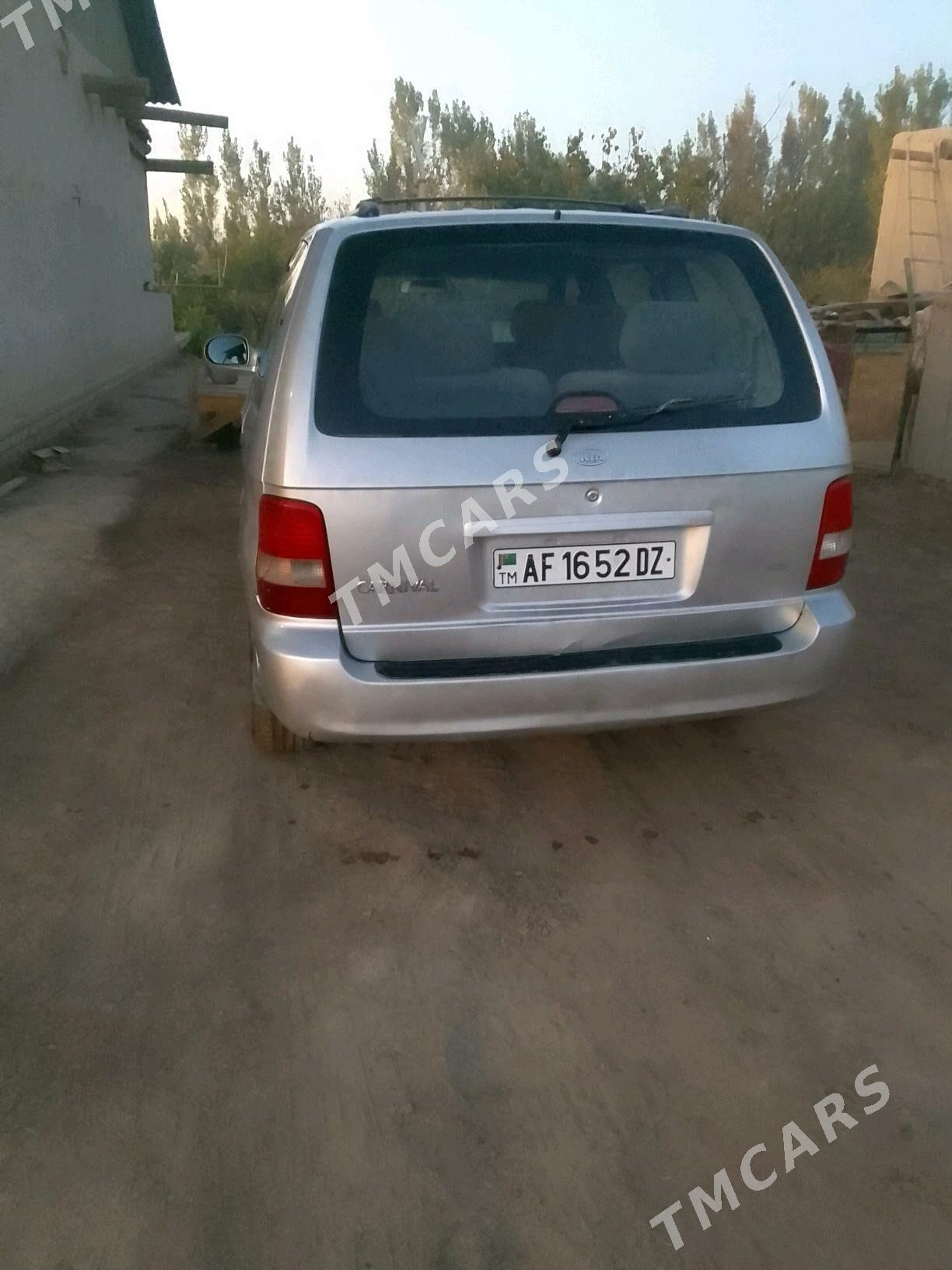 Kia Carnival 2003 - 55 000 TMT - Гурбансолтан Едже - img 4