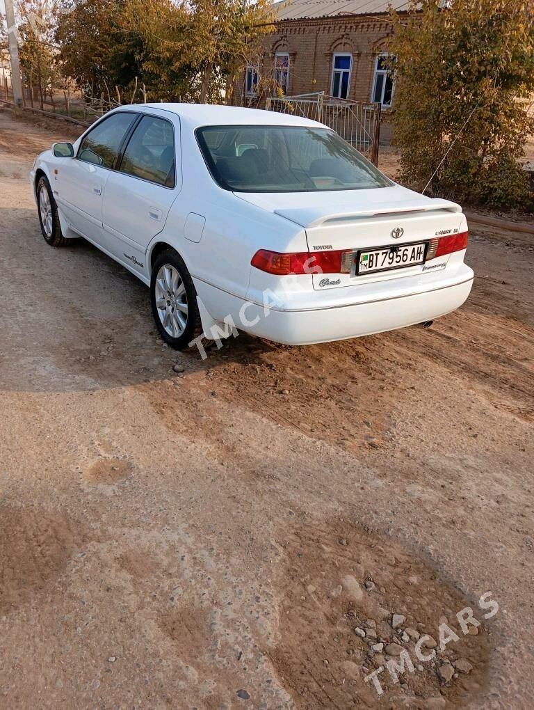 Toyota Camry 2001 - 109 000 TMT - Теджен - img 4