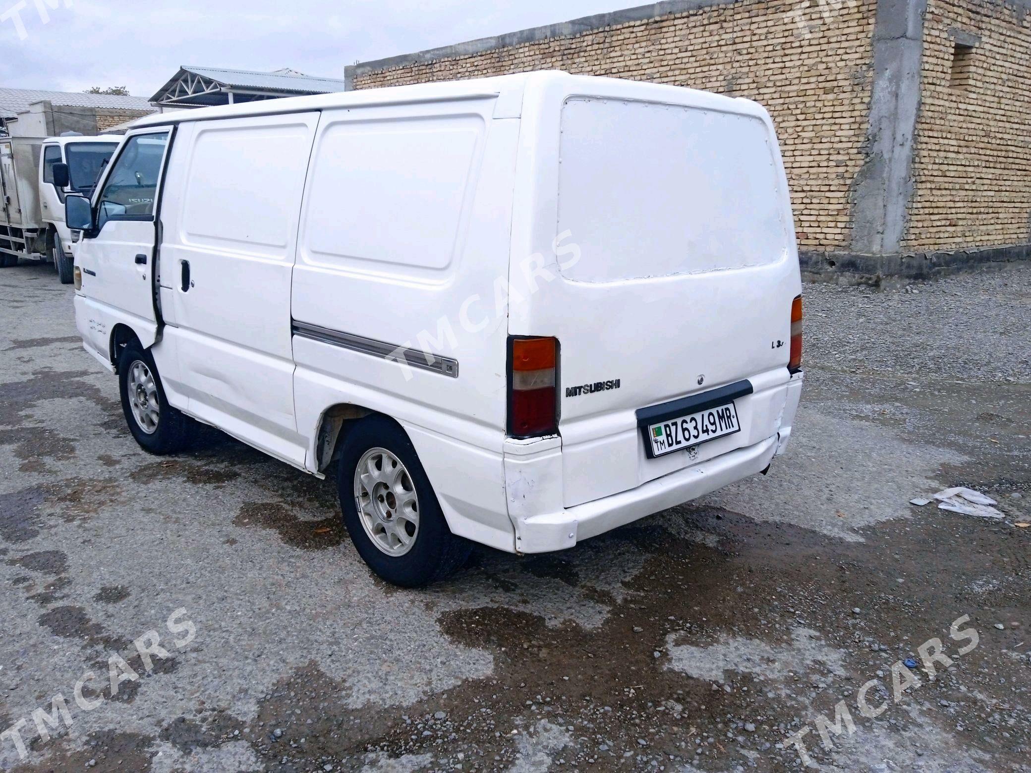 Toyota Hiace 2004 - 31 000 TMT - Векильбазар - img 3