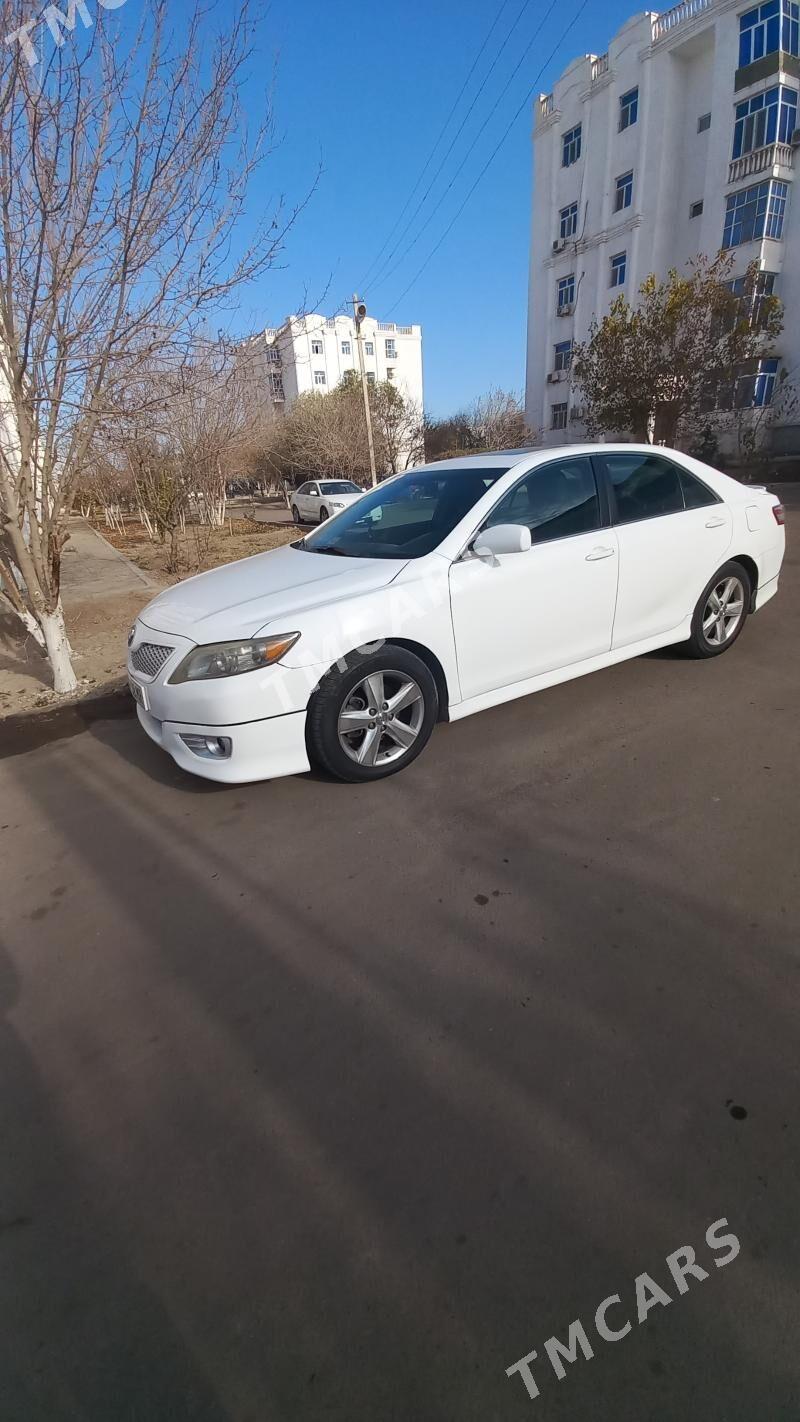 Toyota Camry 2011 - 183 000 TMT - Дашогуз - img 4