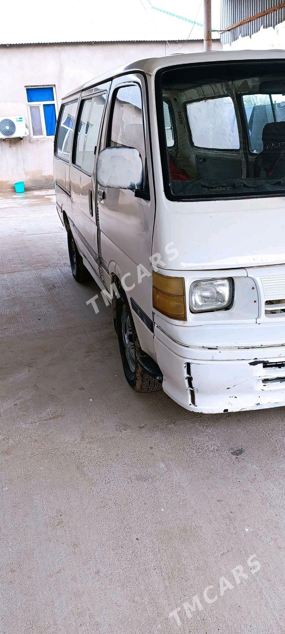 Toyota Hiace 1992 - 32 000 TMT - Мары - img 2