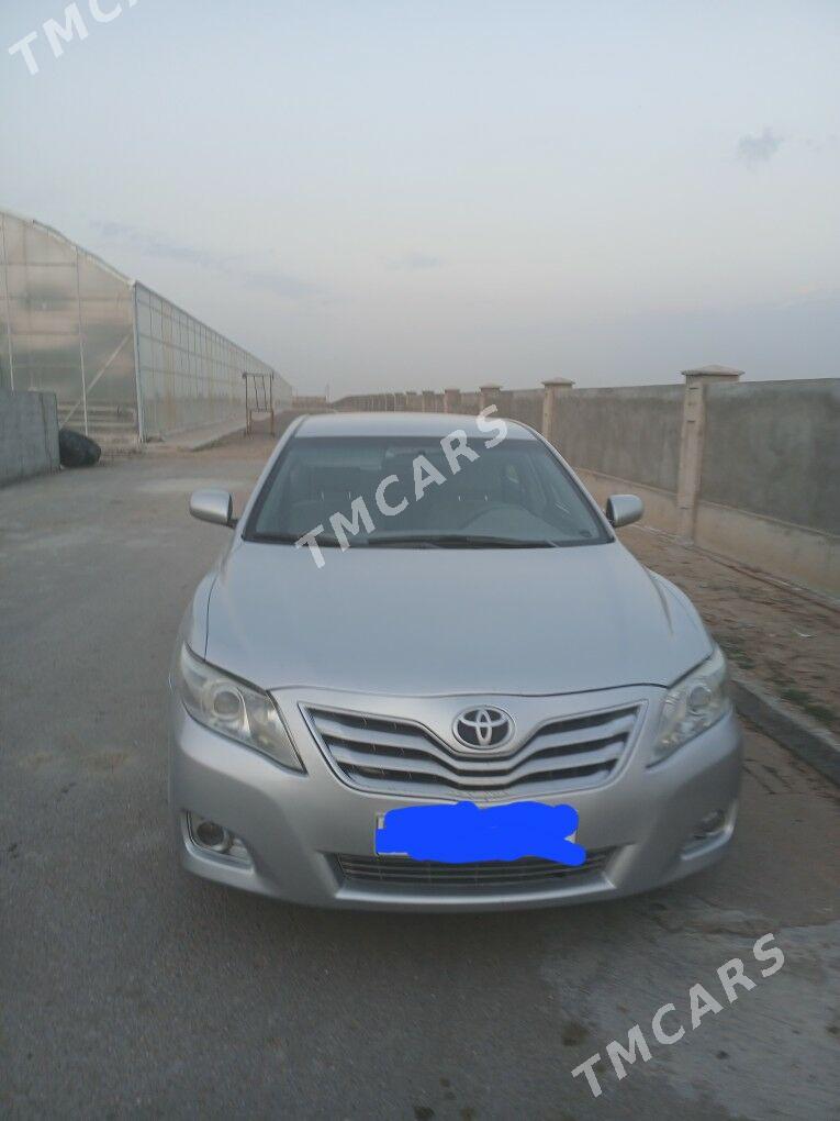 Toyota Camry 2010 - 175 000 TMT - 6 мкр - img 3