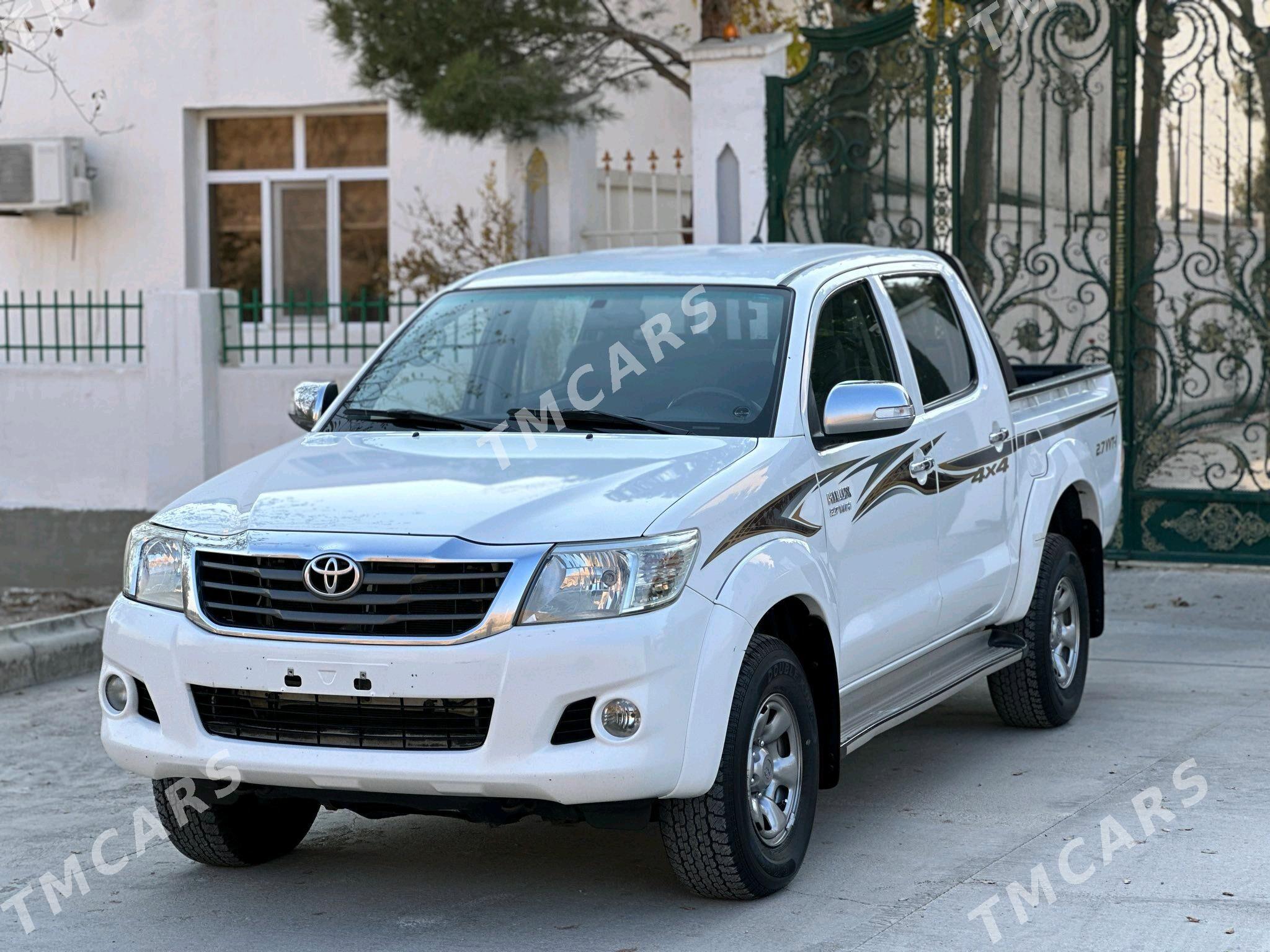 Toyota Hilux 2012 - 295 000 TMT - Балканабат - img 4