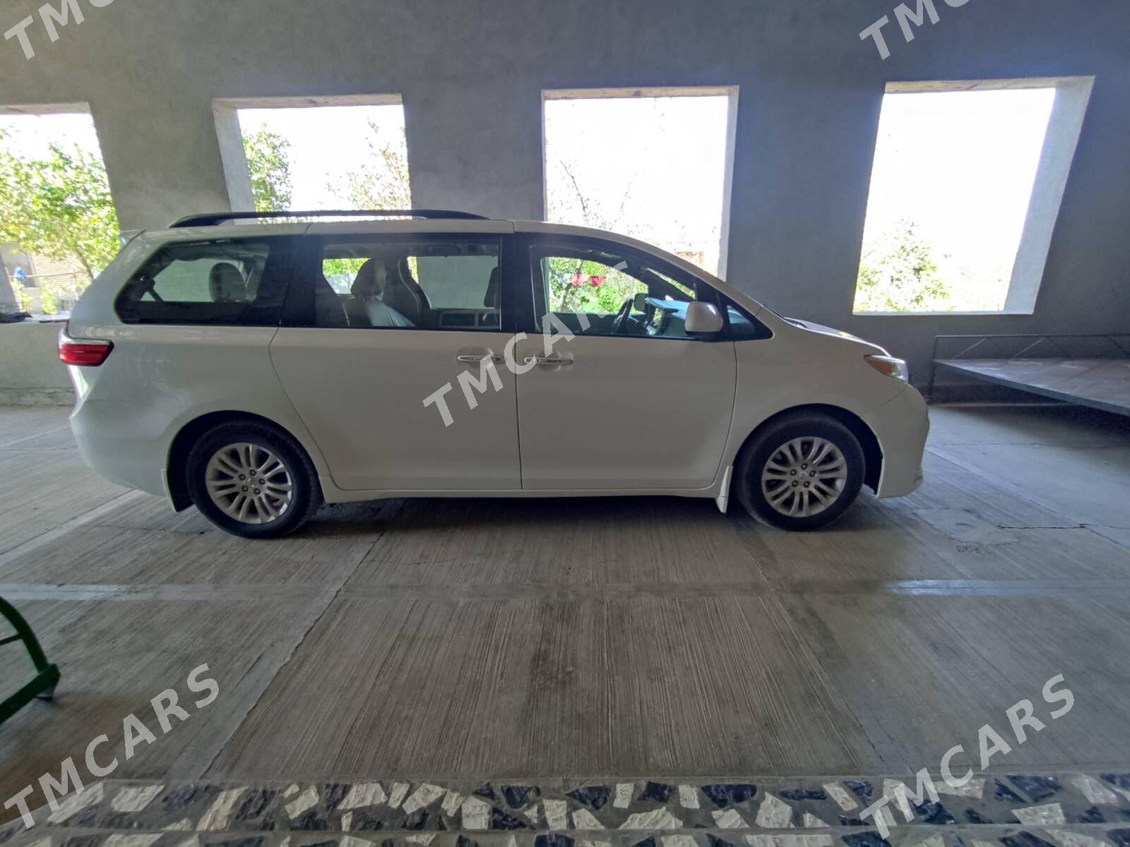 Toyota Sienna 2018 - 365 000 TMT - Baýramaly - img 4