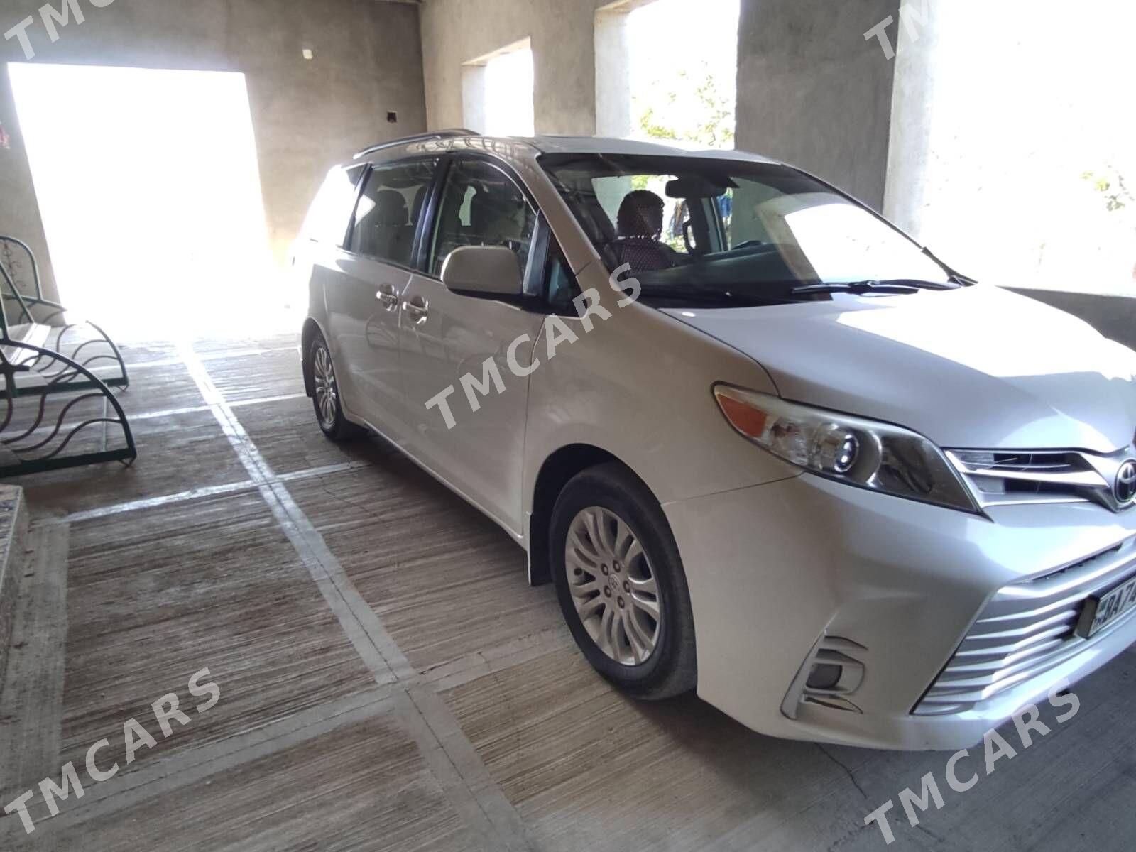 Toyota Sienna 2018 - 365 000 TMT - Baýramaly - img 5