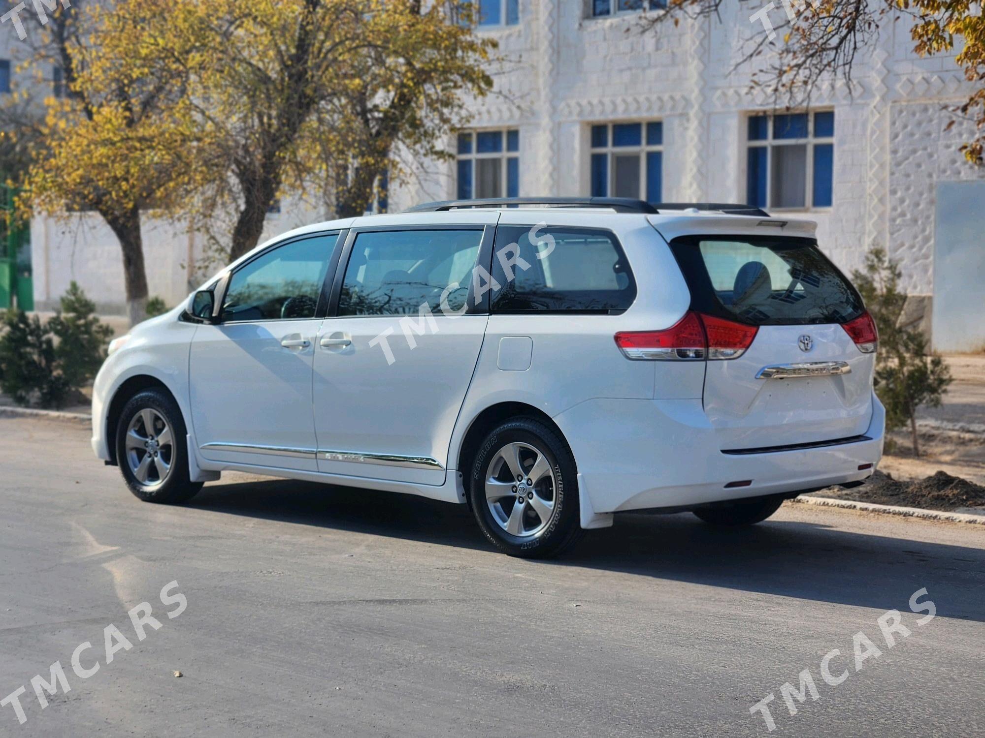 Toyota Sienna 2010 - 245 000 TMT - Gyzylarbat - img 4