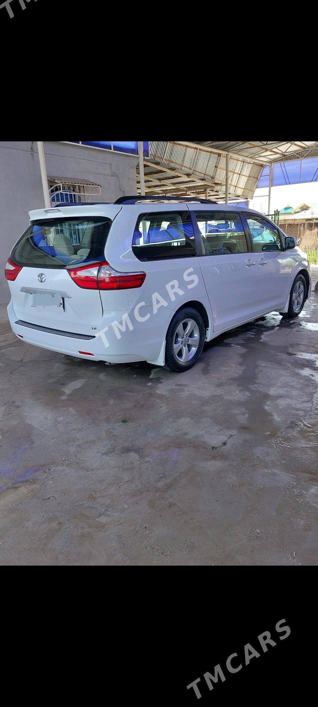 Toyota Sienna 2018 - 370 000 TMT - Гёкдепе - img 7