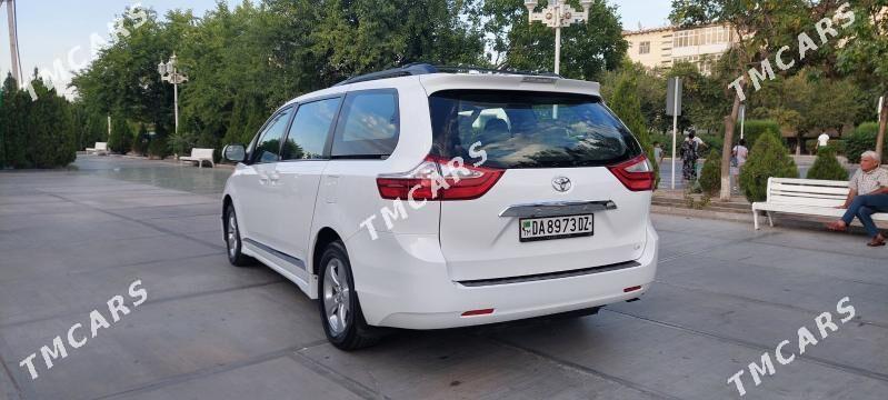 Toyota Sienna 2019 - 380 000 TMT - Дашогуз - img 4