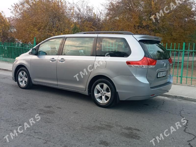 Toyota Sienna 2011 - 265 000 TMT - Aşgabat - img 7