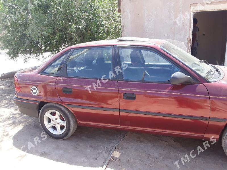 Opel Astra 1995 - 35 000 TMT - Гурбансолтан Едже - img 2