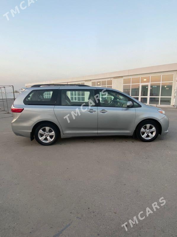 Toyota Sienna 2016 - 320 000 TMT - Керки - img 4