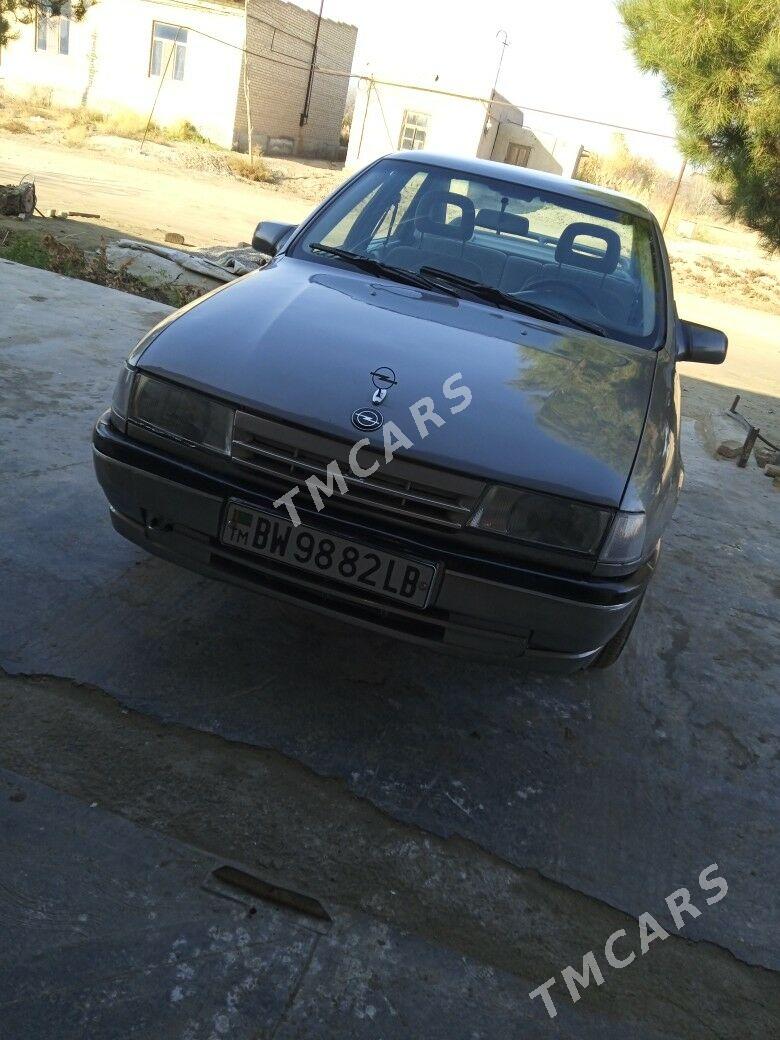 Opel Vectra 1992 - 34 000 TMT - Фарап - img 7