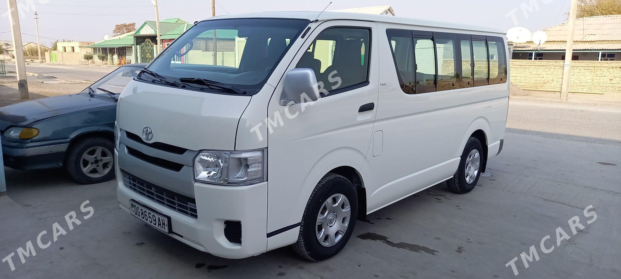 Toyota Hiace 2010 - 250 000 TMT - Kaka - img 5