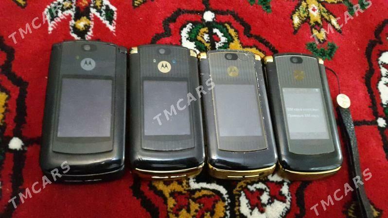 Motorola RAZR2 V8 Luxury - Бузмеин - img 2