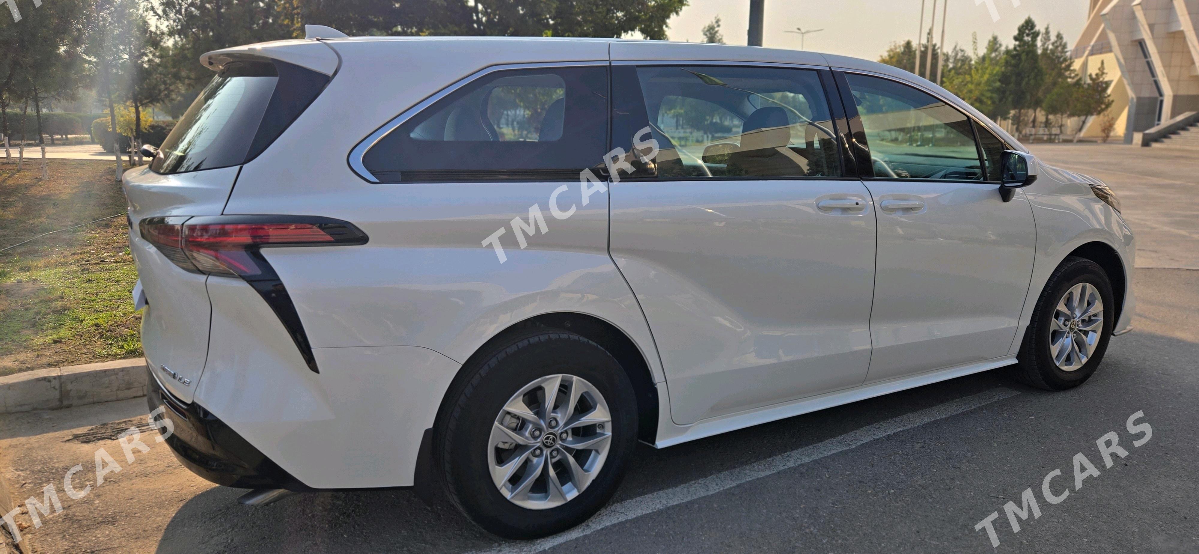 Toyota Sienna 2022 - 499 000 TMT - Бузмеин - img 9