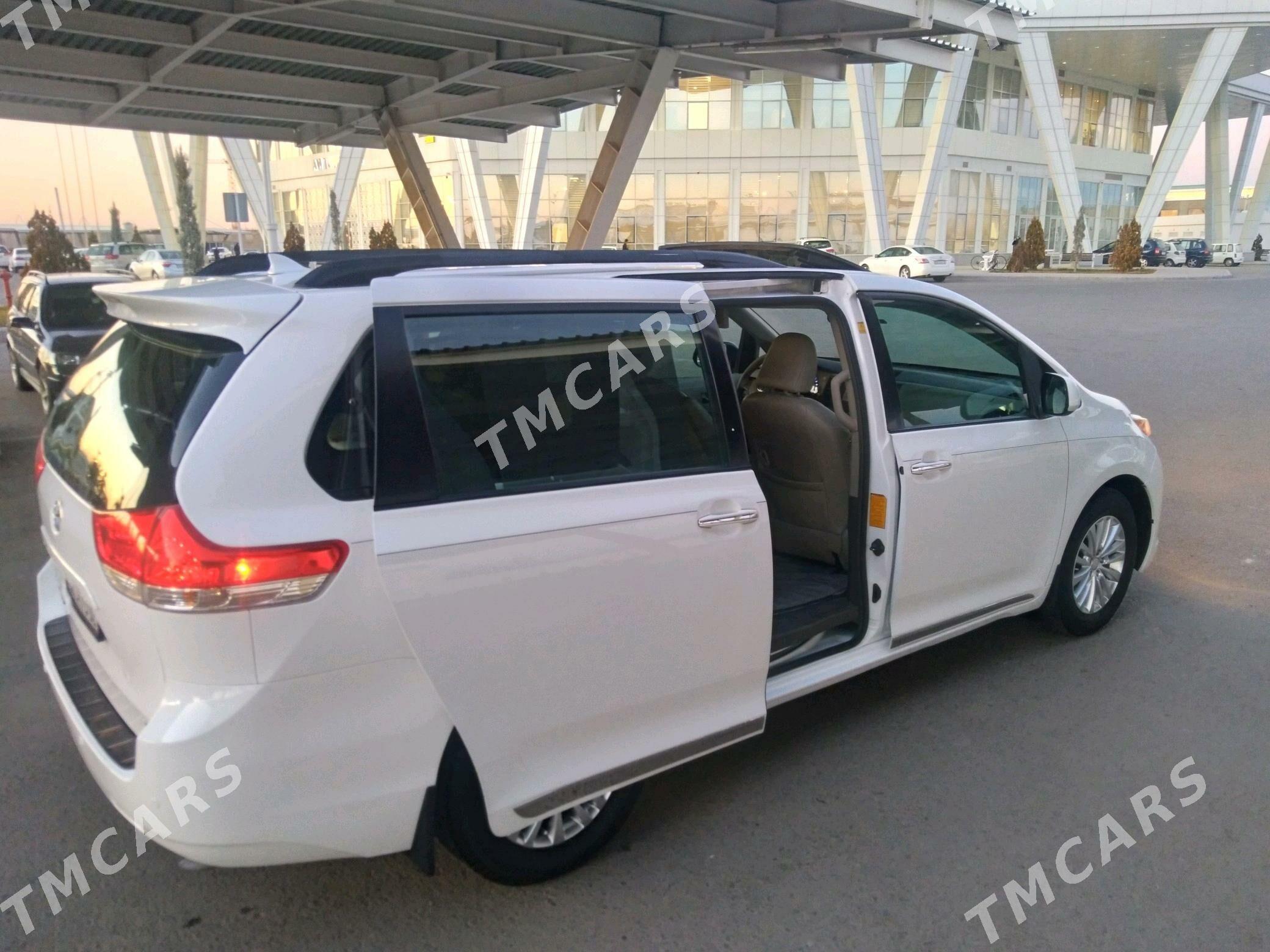 Toyota Sienna 2011 - 276 000 TMT - Дашогуз - img 3