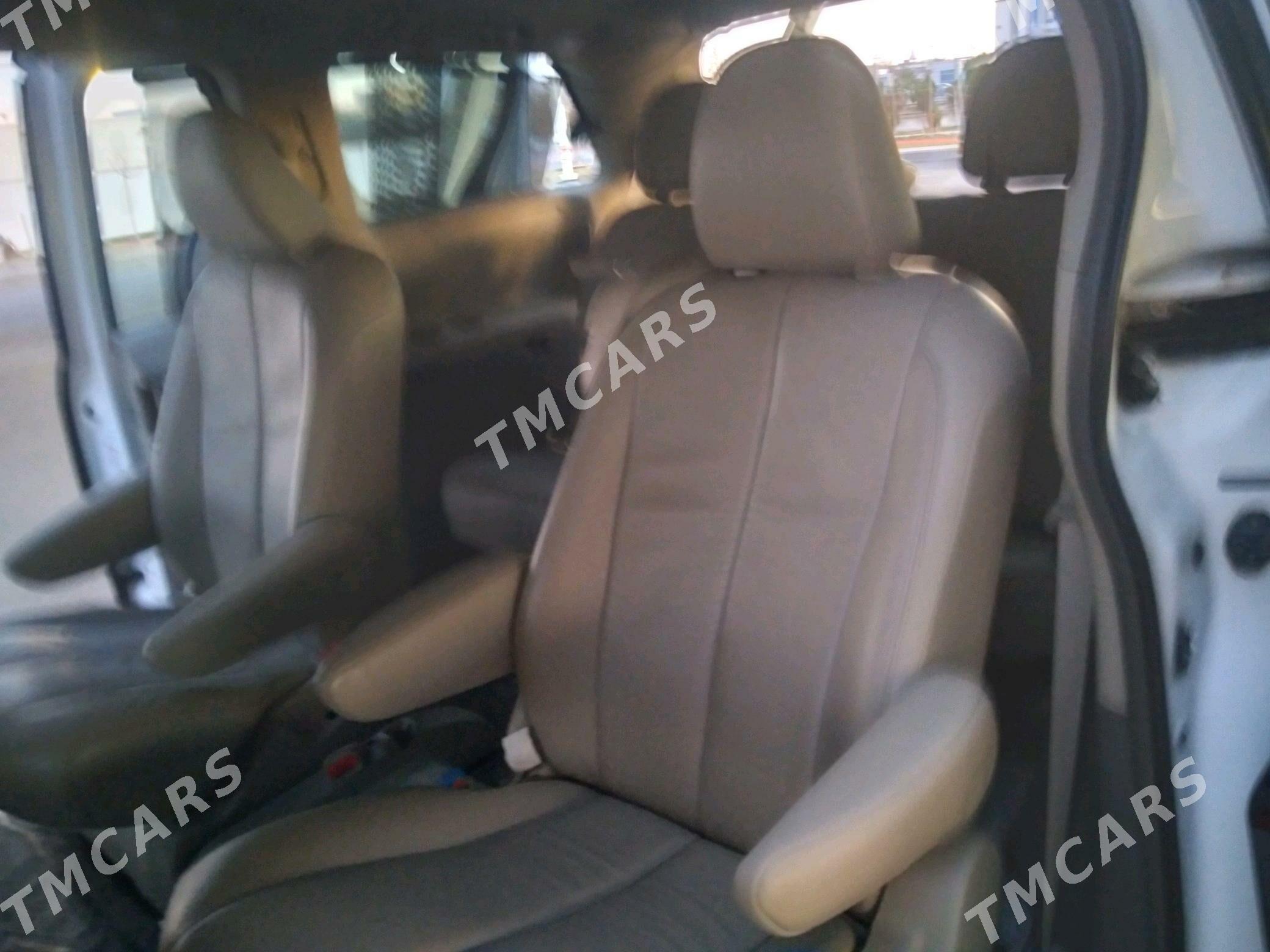 Toyota Sienna 2011 - 276 000 TMT - Дашогуз - img 9