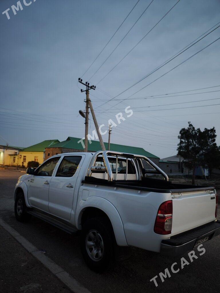 Toyota Hilux 2012 - 250 000 TMT - Ашхабад - img 3