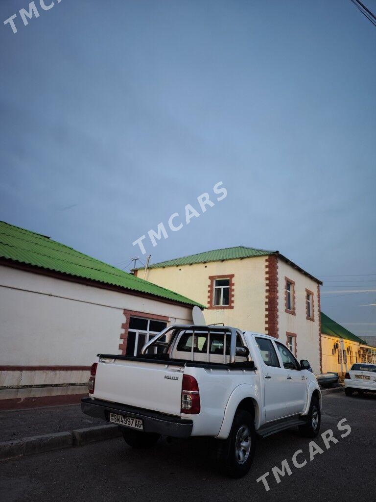 Toyota Hilux 2012 - 250 000 TMT - Ашхабад - img 2