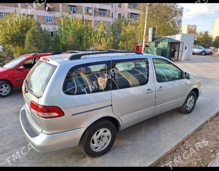 Toyota Sienna 2002 - 140 000 TMT - Дашогуз - img 4