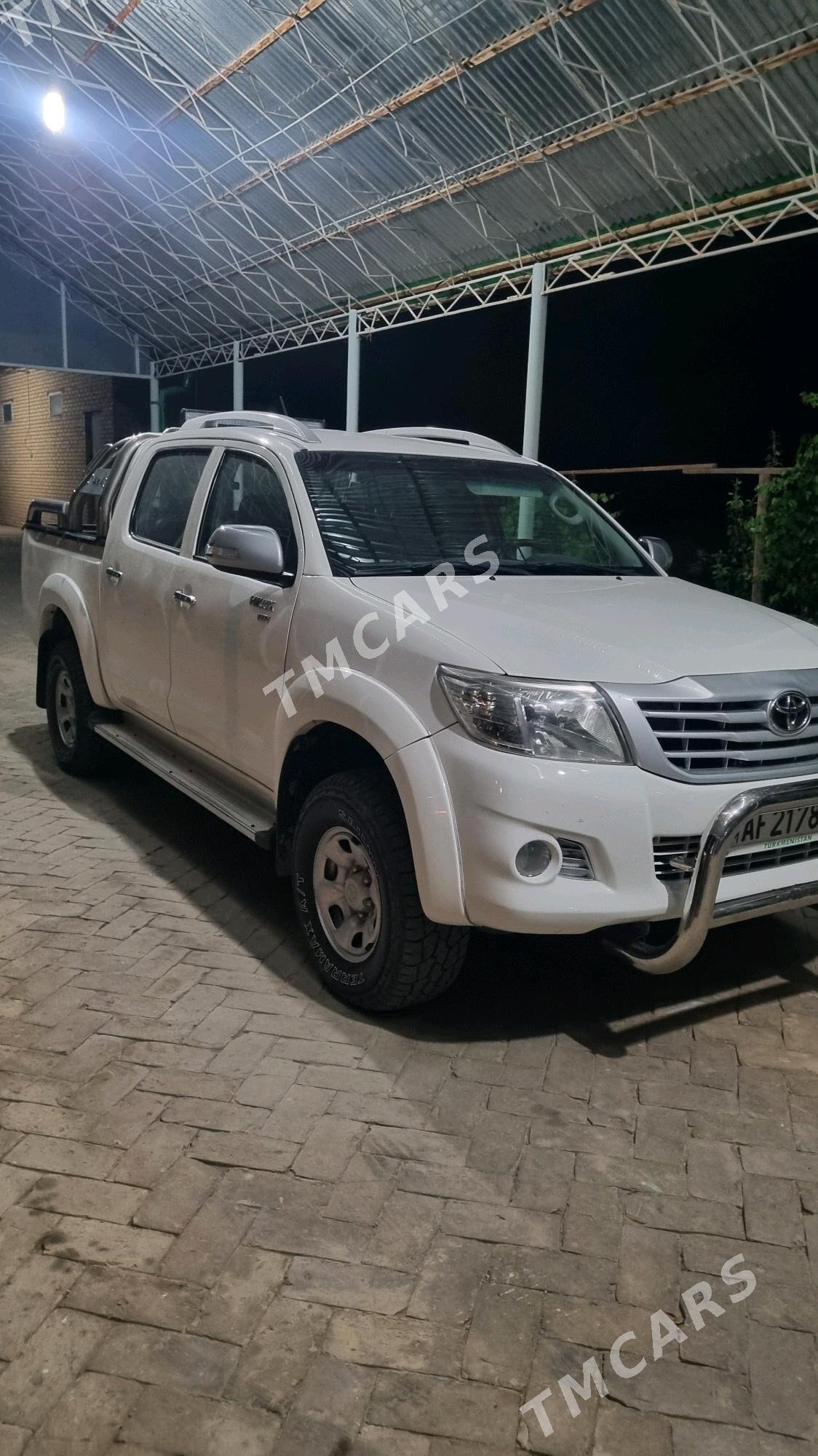 Toyota Hilux 2012 - 290 000 TMT - Halaç - img 2