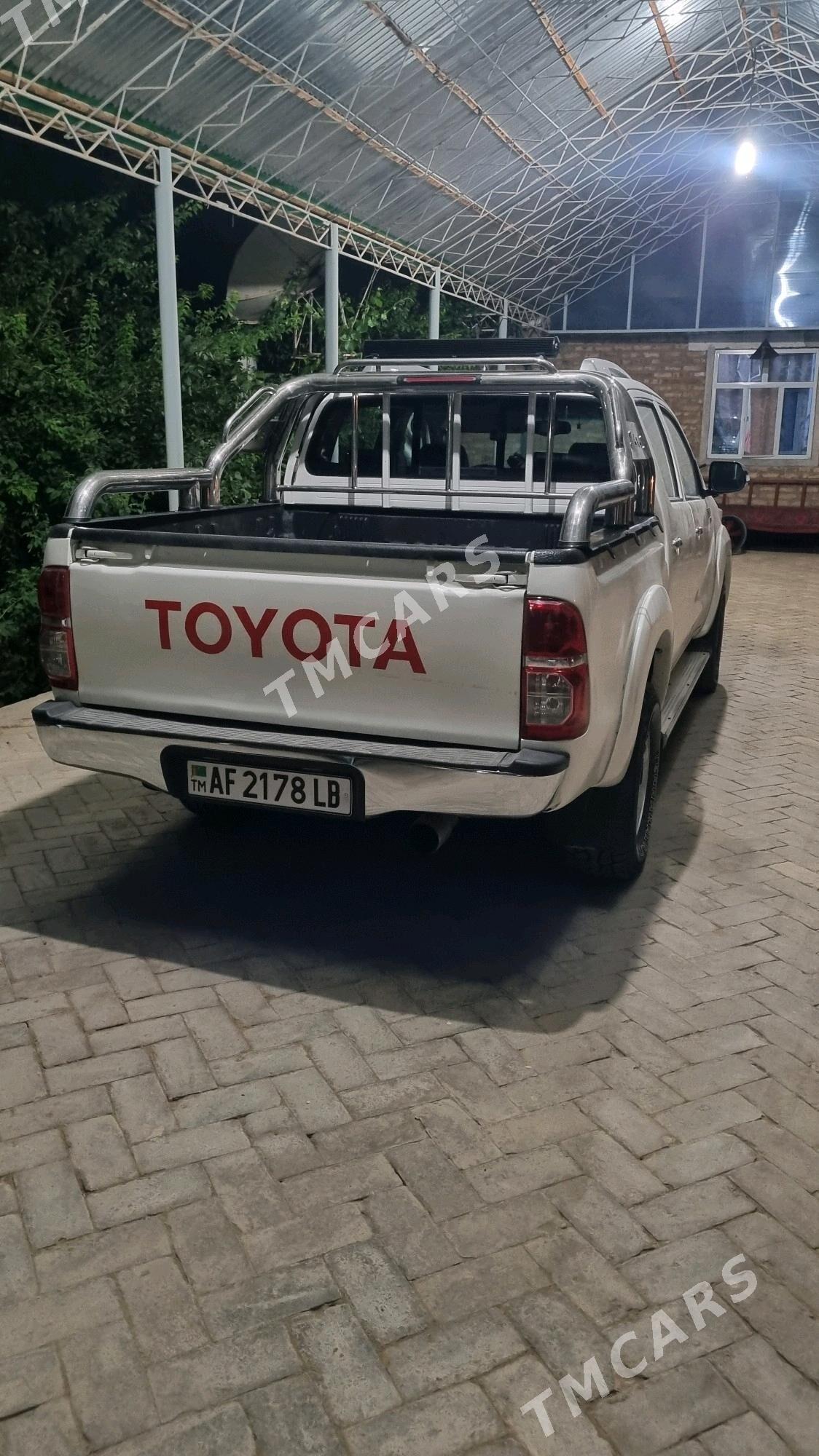 Toyota Hilux 2012 - 290 000 TMT - Halaç - img 5