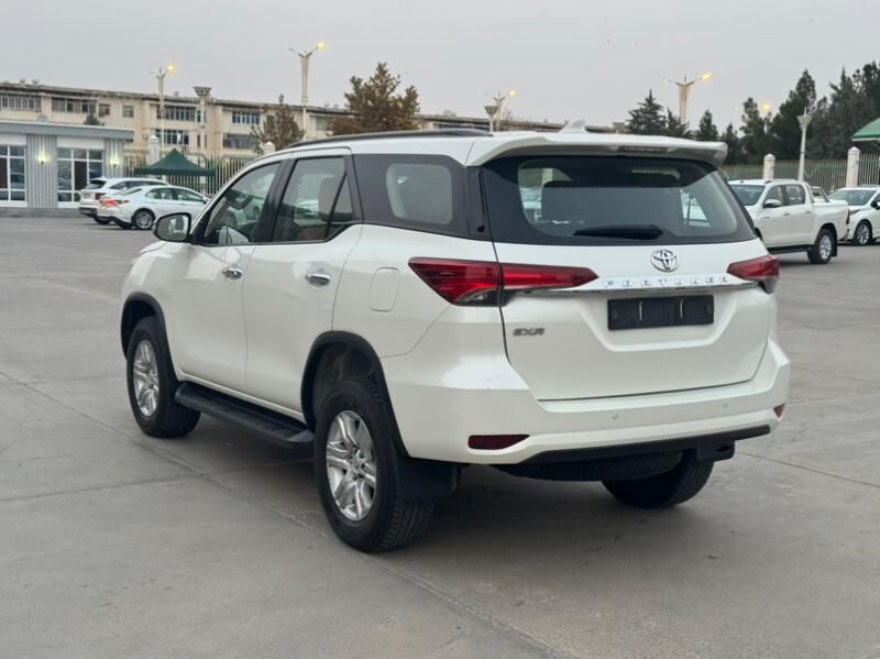 Toyota Fortuner 2018 - 460 000 TMT - 11 mkr - img 4