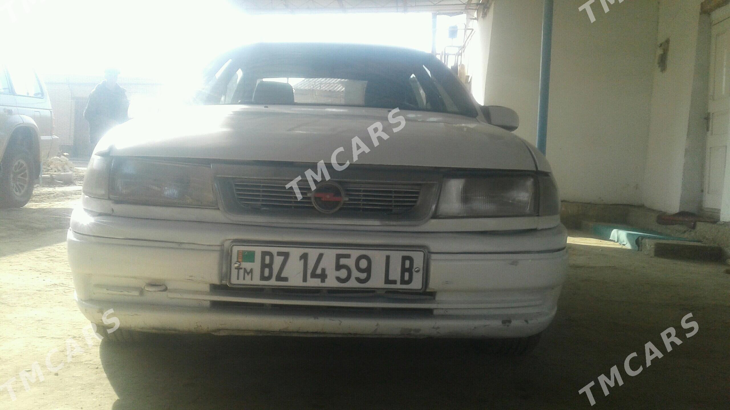 Opel Vectra 1995 - 30 000 TMT - Darganata - img 4