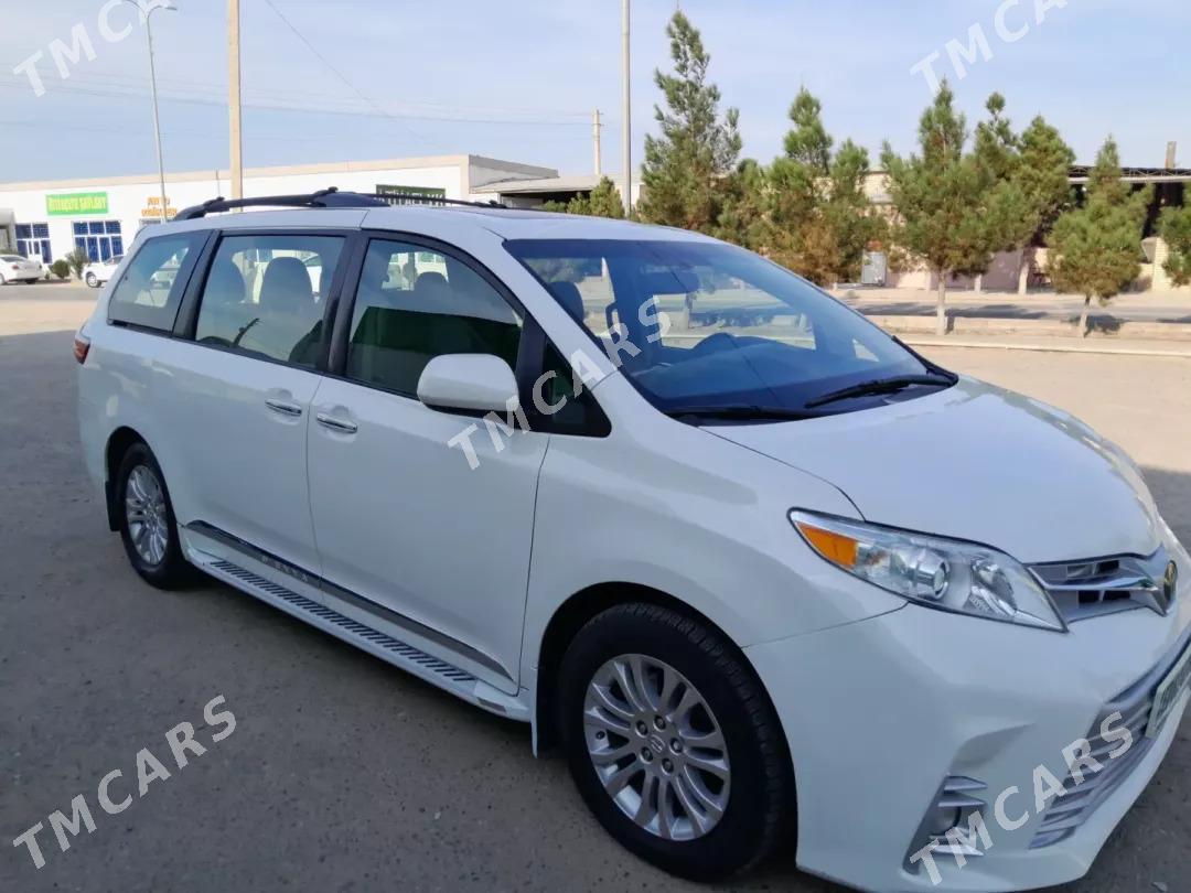 Toyota Sienna 2018 - 370 000 TMT - Мары - img 2