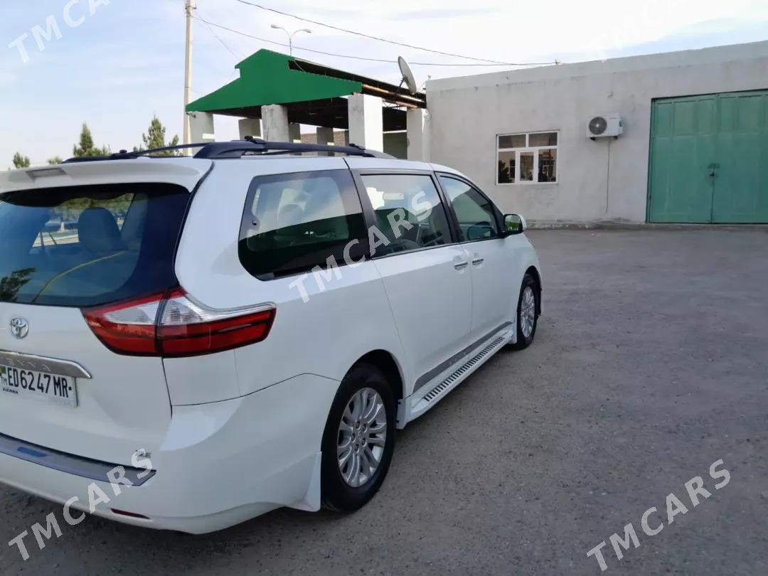 Toyota Sienna 2018 - 370 000 TMT - Мары - img 5