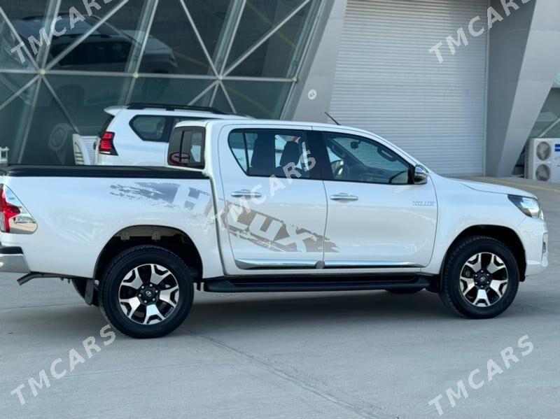 Toyota Hilux 2018 - 550 000 TMT - Aýtakow (Oguzhan köç.) - img 6