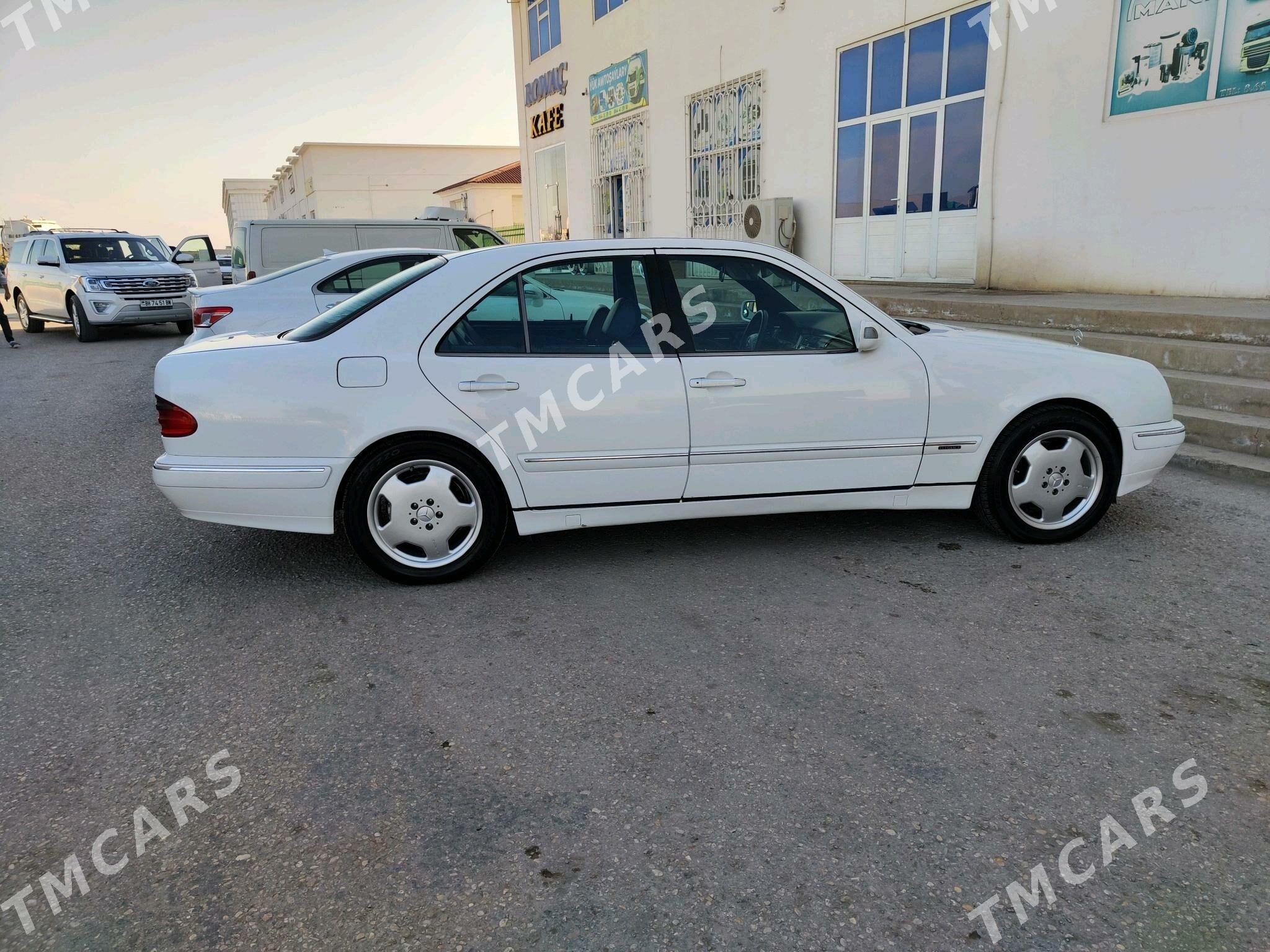 Mercedes-Benz E320 2001 - 110 000 TMT - Balkanabat - img 4