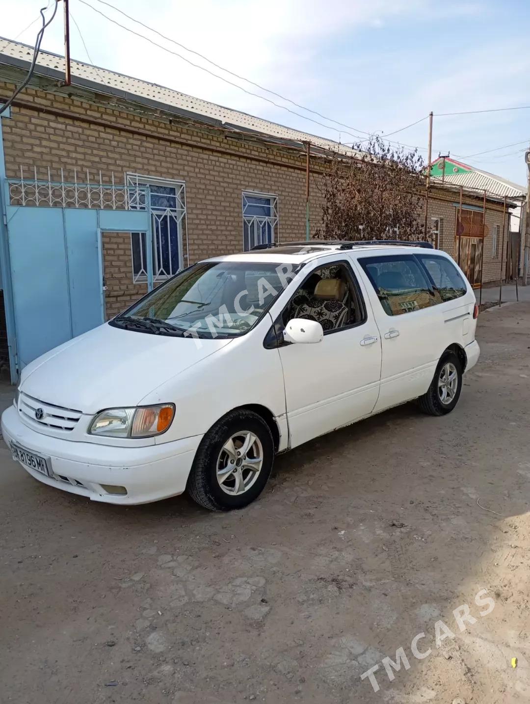 Toyota Sienna 2002 - 95 000 TMT - Ёлётен - img 2