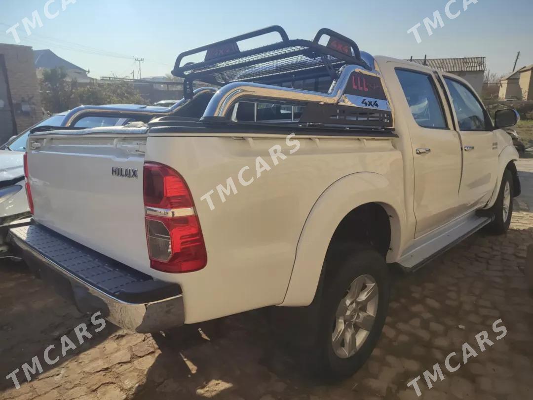 Toyota Hilux 2015 - 170 000 TMT - Мары - img 4