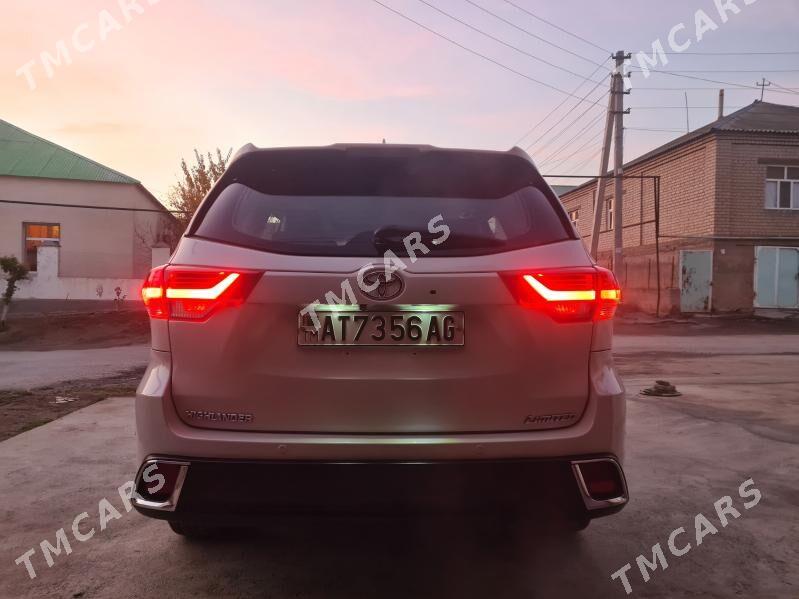 Toyota Highlander 2018 - 470 000 TMT - Aşgabat - img 2