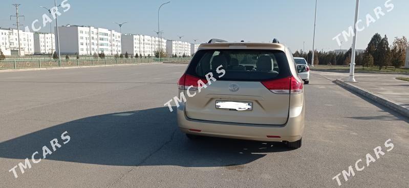 Toyota Sienna 2011 - 260 000 TMT - Дашогуз - img 2