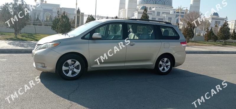 Toyota Sienna 2011 - 260 000 TMT - Дашогуз - img 3