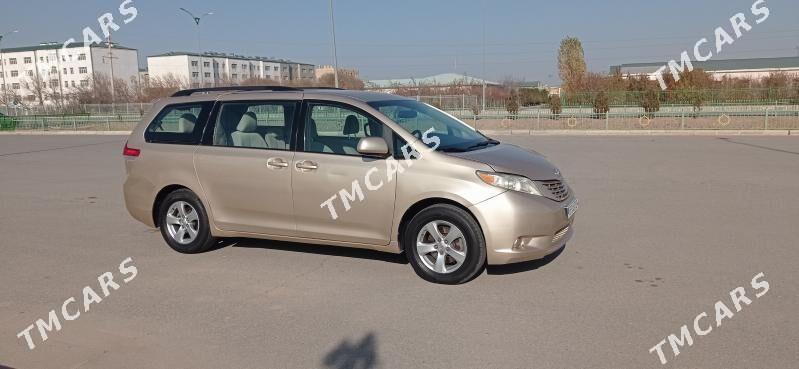 Toyota Sienna 2011 - 260 000 TMT - Дашогуз - img 4