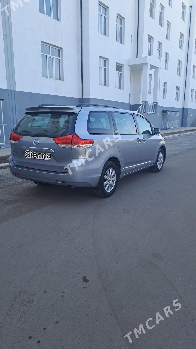 Toyota Sienna 2010 - 250 000 TMT - Daşoguz - img 2