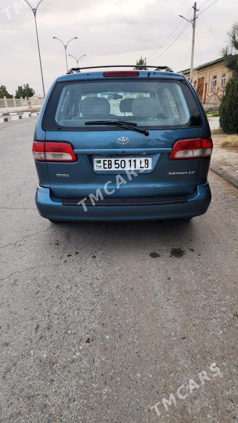 Toyota Sienna 2001 - 150 000 TMT - Türkmenabat - img 3