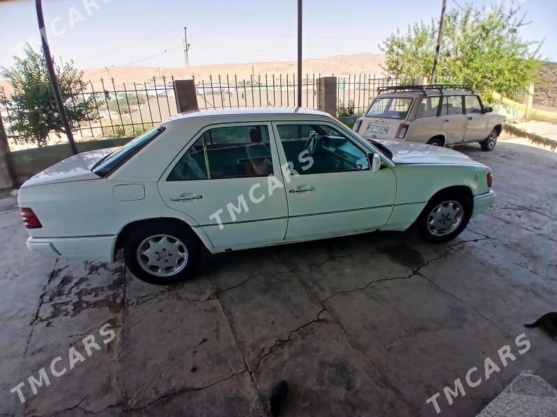 Mercedes-Benz 300E 1992 - 25 000 TMT - Türkmenbaşy - img 2