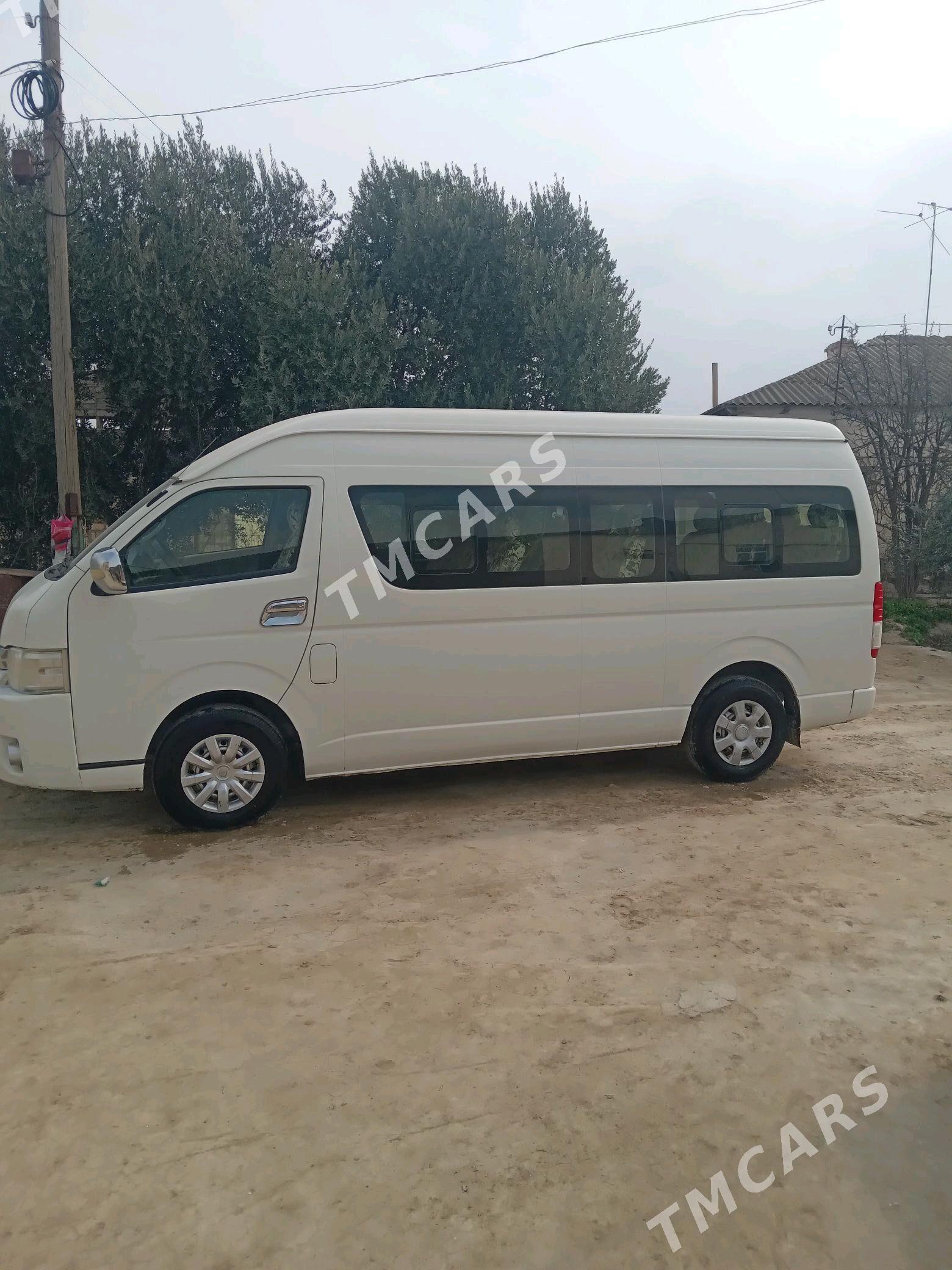 Toyota Hiace 2013 - 390 000 TMT - Этрек - img 2