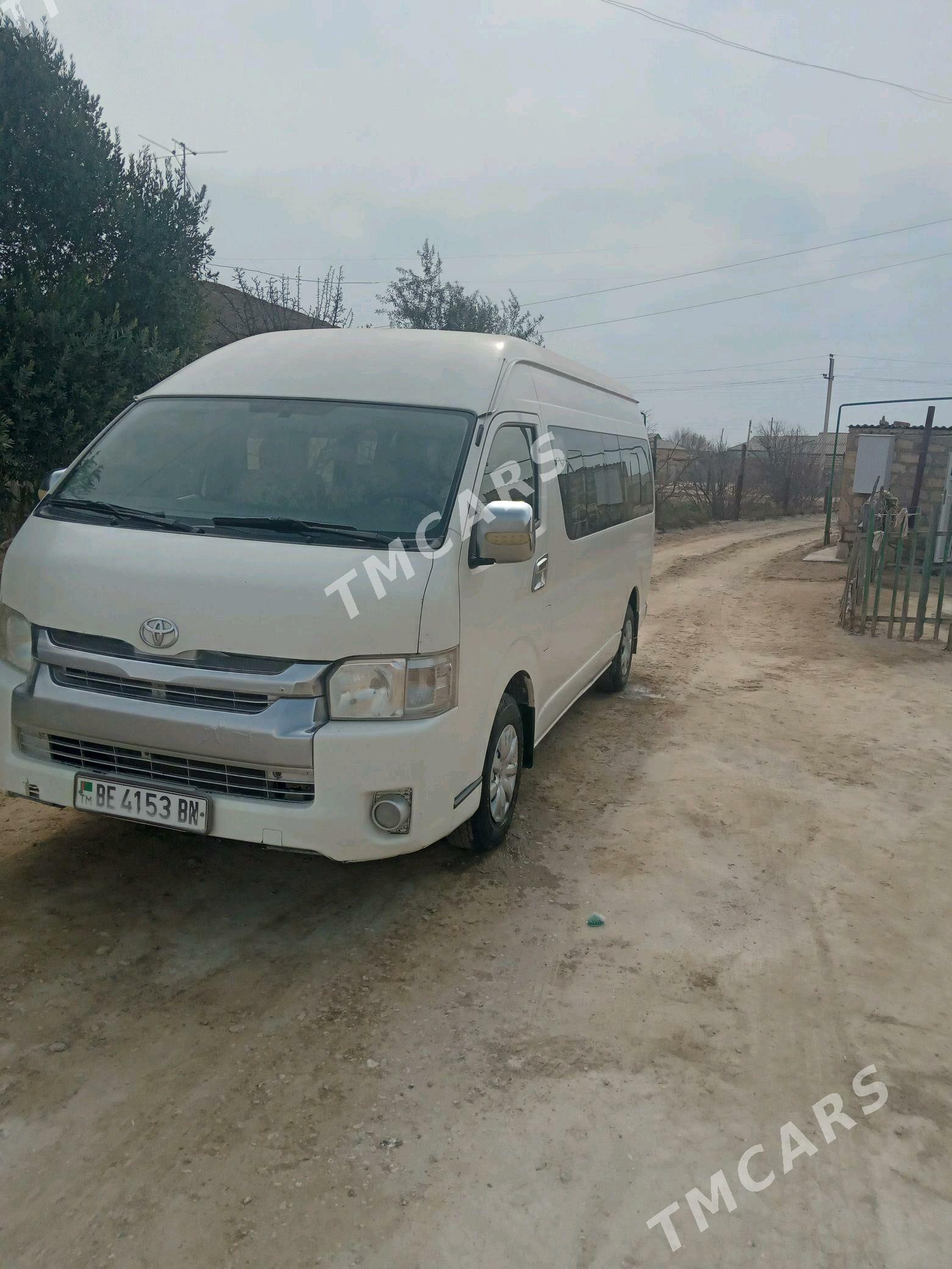 Toyota Hiace 2013 - 390 000 TMT - Этрек - img 4