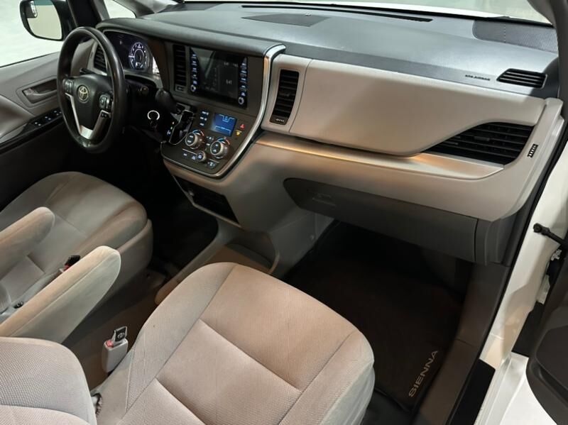 Toyota Sienna 2019 - 350 000 TMT - Aşgabat - img 6