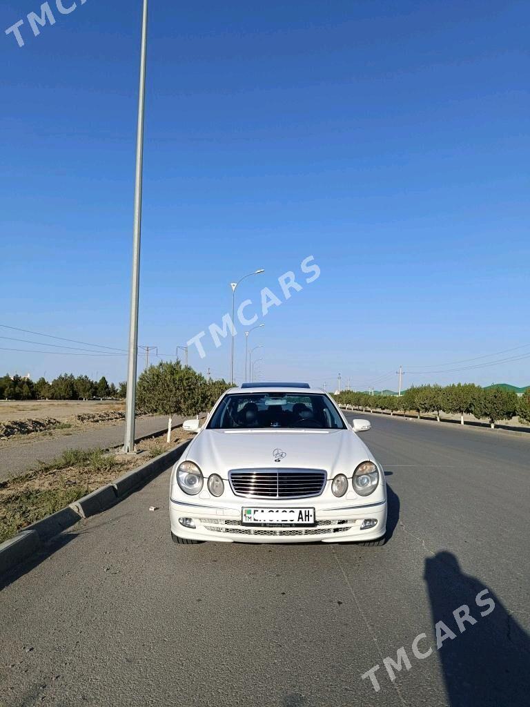 Mercedes-Benz E320 2002 - 135 000 TMT - Бахарден - img 2