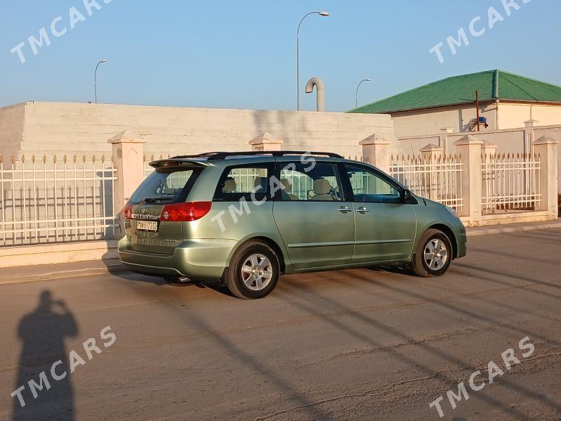 Toyota Sienna 2006 - 190 000 TMT - Губадаг - img 4