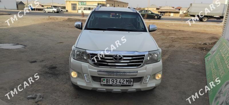 Toyota Hilux 2012 - 260 000 TMT - Мары - img 3